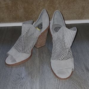 NEW Vince Camuto Fritzey Peep Toe Ankle Booties Size 10 NWOT